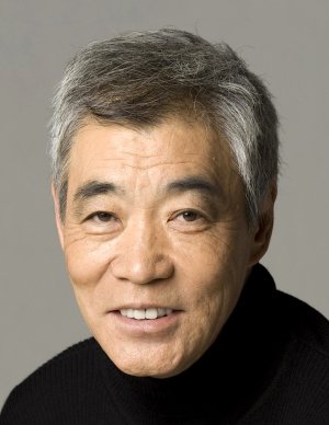 Akira Emoto